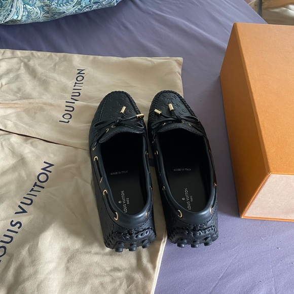 Louis Vuitton Shoes - Louis Vuitton Gloria Driving Loafer EUC 36.5 🤩